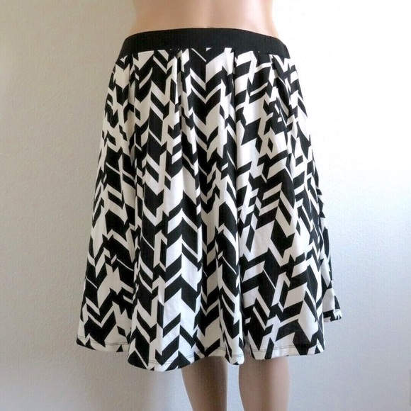 LULAROE Women's Madison Pleated Skirt Size L fit 14-16 NWT - Picture 2 of 3